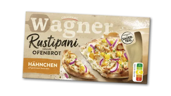 Rustipani Ofenbrot Haehnchen auf gewuerztem Sauerrahm